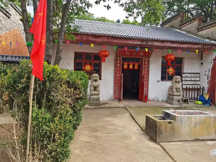 三觉宫院落中的侧向建筑空间